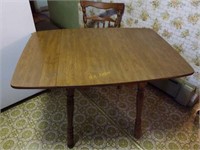 Buck-Aneer Colonial Table and Chairs