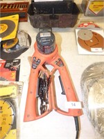 B&D ALIGATOR SAWING TOOL W/SEVERAL CHAINSAW CHAINS