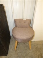 SMALL CHAIR