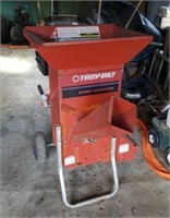 Troy-Bilt Super Tomahawk Chipper with Cover