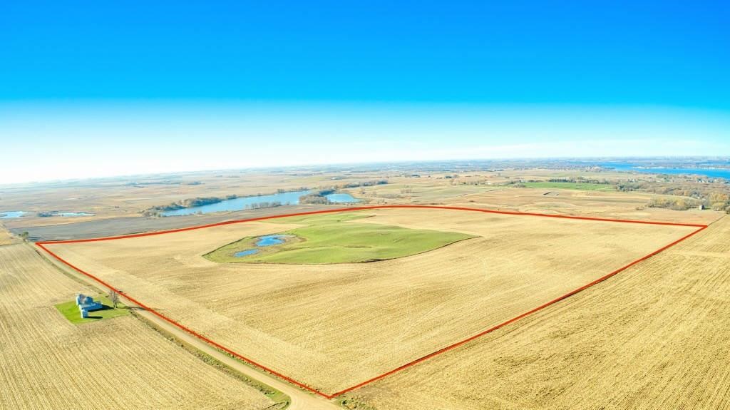 160 Acres m/l in Center Grove Twp, Dickinson County, IA
