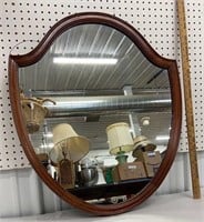 Mirror with scallop top