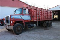 1975 Ford F800 Grain Truck