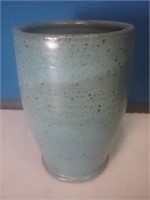Hand-thrown pottery vase artist signed 6 in tall