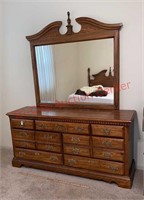 7 Drawer Dresser 64x18x31 w/ Mirror 48x52 Lea