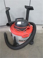 RIDGID 9 GAL & 3.5 HP WET / DRY VAC W HOSE & ATTCH