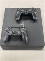 Playstation PS4 Console w/(2) Controllers