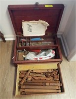 VINTAGE WOODEN CHEST WITH LINCOLN LOGS, ERECTOR
