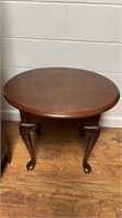 Queen Anne oval end table w/ drawer (22x25)