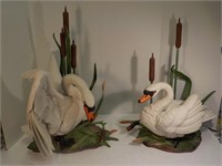 Pair of Extraordinary Large Boehm Swans in Cattais