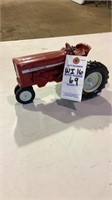 International tractor 1/16 scale