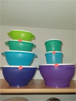 Lot of 7 Tupperware Bowls W/ Lids