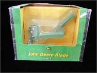 Ertl John Deere Blade 1/16 Scale