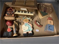 WOODEN DOLLS, PIANO WITH COASTERS