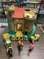 FISHER PRICE CASTLE