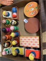 LITTLE PEOPLE AND ACCESSORIES