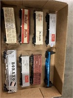 HO SCALE TRAIN CARS