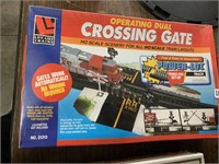 OPERATING DUAL CROSSING GATE NEW IN PLASTIC