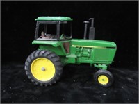 John Deere Tractor and Implements 1/32 Scale