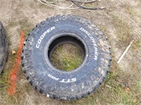 Cooper discoverer truck tire