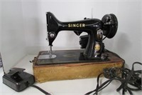 Antique Singer Sewing Machine w/Case  -EL720778 -