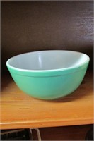 Green Pyrex Bowl - 9.5"