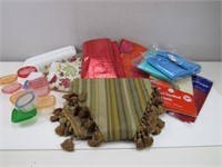 Holiday Table Covers & Extras