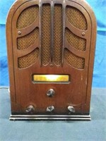 Vintage General Electric Radio-turns on