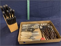 Knife set in block, assorted silverware plus