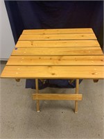 Potable small wood table