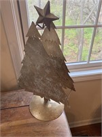 GOLD METAL CHRISTMAS TREE CANDLE HOLDER