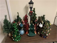 CHRISTMAS TREE LOT & LAMP POST