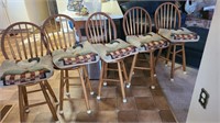 Set 5 wooden bar stools with cushions