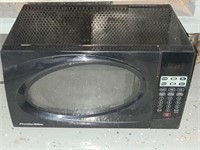Small Proctor-Silex 700 Watt Microwave Oven