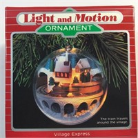 Hallmark Holiday Magic Light & Motion Ornment 1986