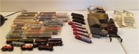 TRAIN ACCESSORIES, LARGE GROUP HO SCALE CARS