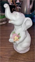Lladro’ elephant “lucky in love” figurine