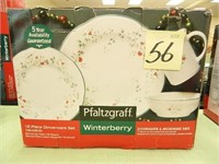 Pfaltzgraff Winterbery 16 pc. Dinnerware Set (NIB)