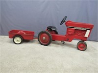 VINTAGE CHILDS FARM TOY PEDAL TRACTOR: