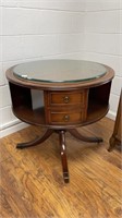 Heritage Henredon table with glass top (28x30)