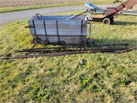 Feed cart and tracks