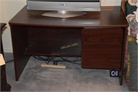 Knee hole desk with 2 drawers