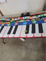 Step and play piano