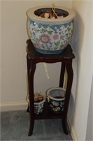Hall stand with 3 Asian pots- 12in x 12in