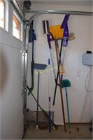 Household cleaning implement lot