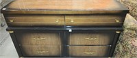 Vintage Wood Dresser 
6 Drawer
50 x 18 x 42t