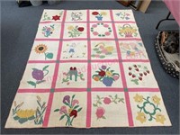 Beautiful applique hand quilted quilt -77in x 59in
