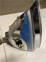 WORKING (SHARK) STEAM IRON G1466N