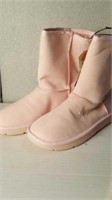Ladies size 10 pink warm lined Ugg like boots