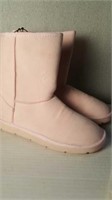 Ladies size 9 pink Ugg like warm lined boots